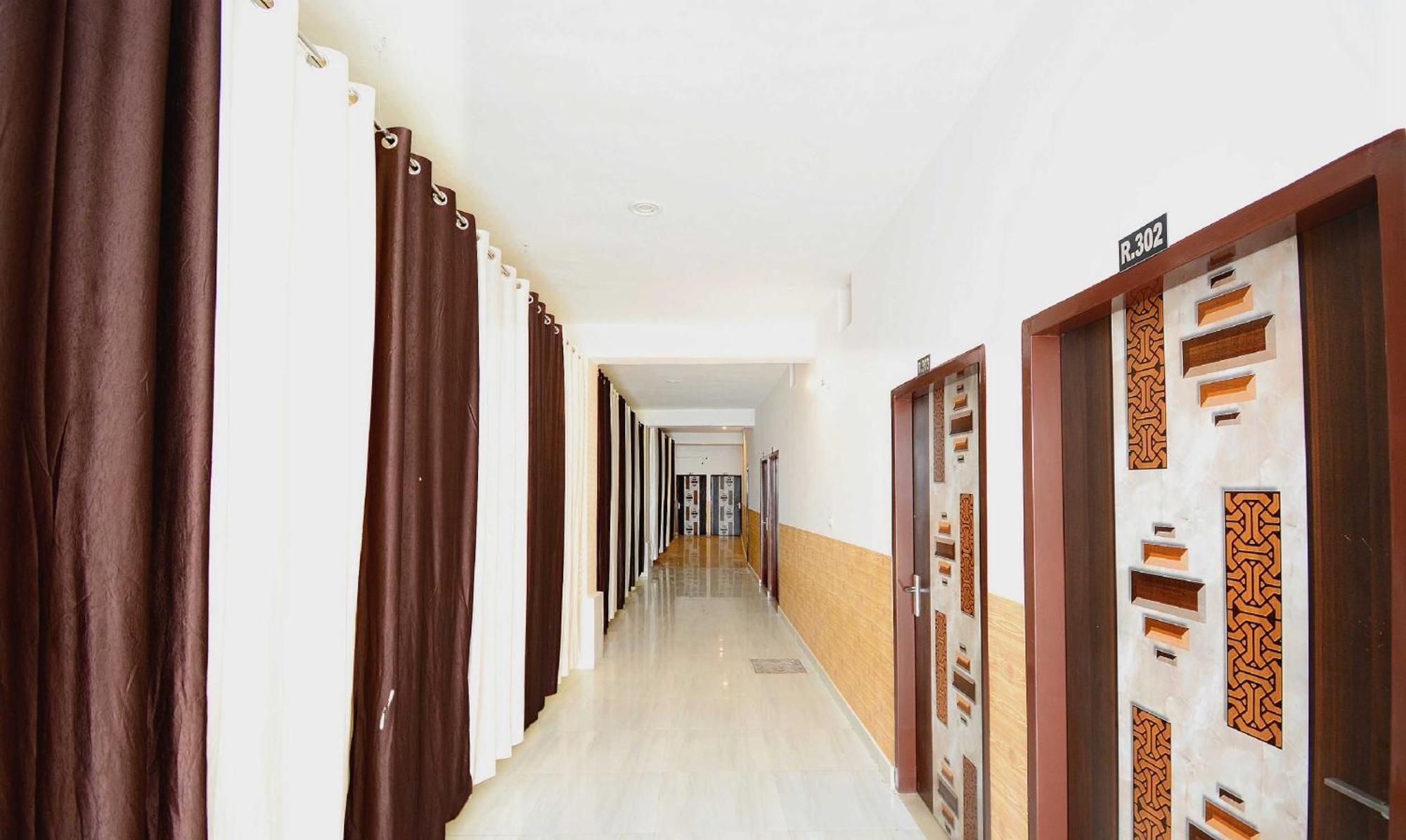 โอโย 36908 โฮเต็ล พาร์ควิว Hotel Bhiwani ภายนอก รูปภาพ