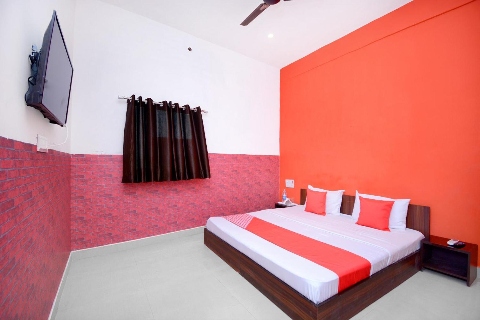 โอโย 36908 โฮเต็ล พาร์ควิว Hotel Bhiwani ภายนอก รูปภาพ